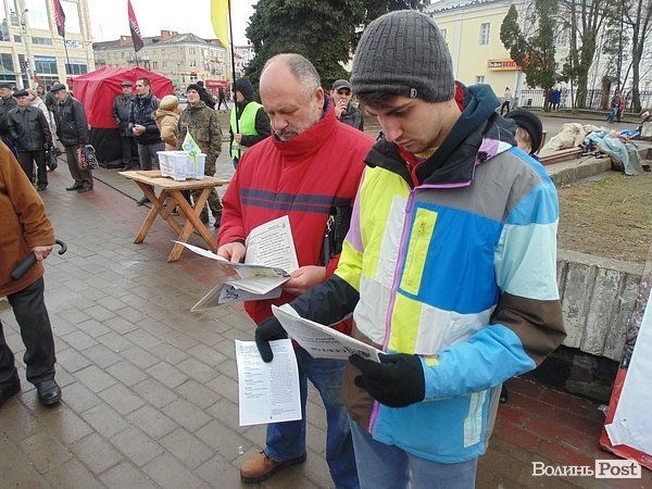 Антивоєнне віче у Луцьку. ФОТО