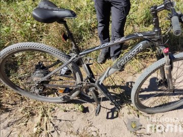 На Волині легковик збив велосипедиста