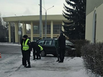 Аварія на Шопена: авто злетіло з дороги