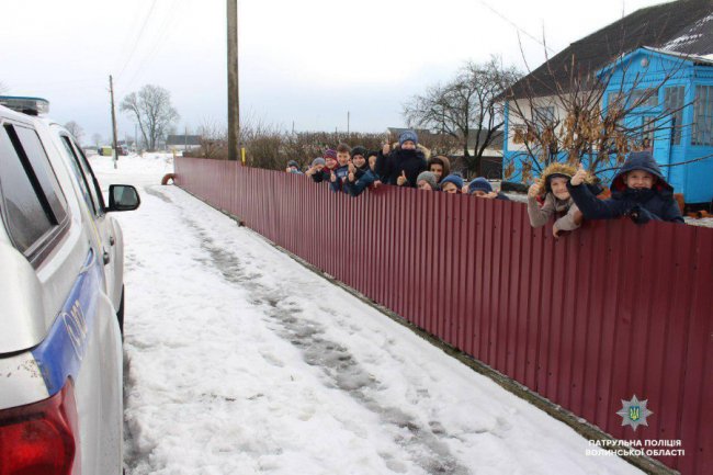 Волинські копи розповіли школярам, як протистояти булінгу. ФОТО