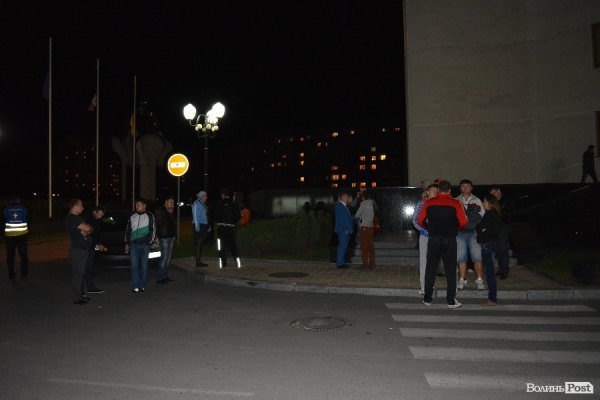 У Луцьку пікетували СБУ і вимагали зустрічі з губернатором. ФОТО. ВІДЕО