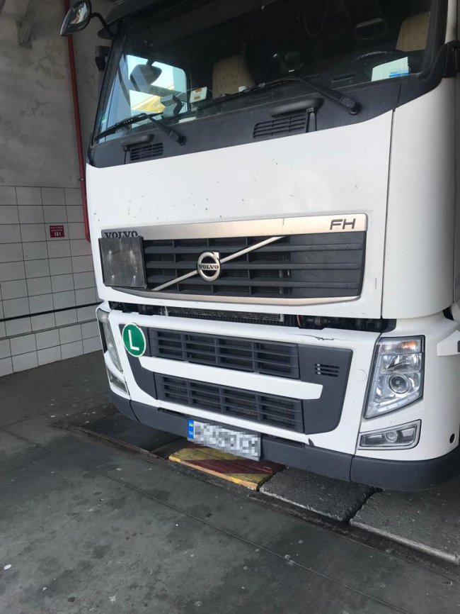 Через «Ягодин» намагалися нелегально провезти одягу з Китаю майже на 3 мільйони