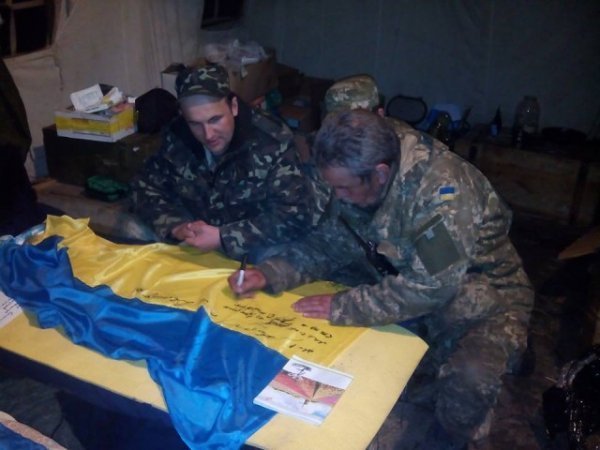 Волинські танкісти 14 бригади отримали посилку від волонтерів. ФОТО