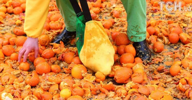 В Італії влаштували масову бійку апельсинами. ФОТО