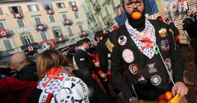 В Італії влаштували масову бійку апельсинами. ФОТО