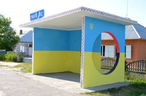 У селі на Волині зупинка стала «бандерівською». ФОТО