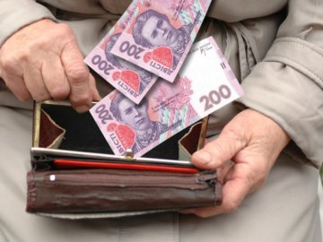 В Україні від 1 грудня зростуть пенсії та допомоги: кому і скільки додадуть 