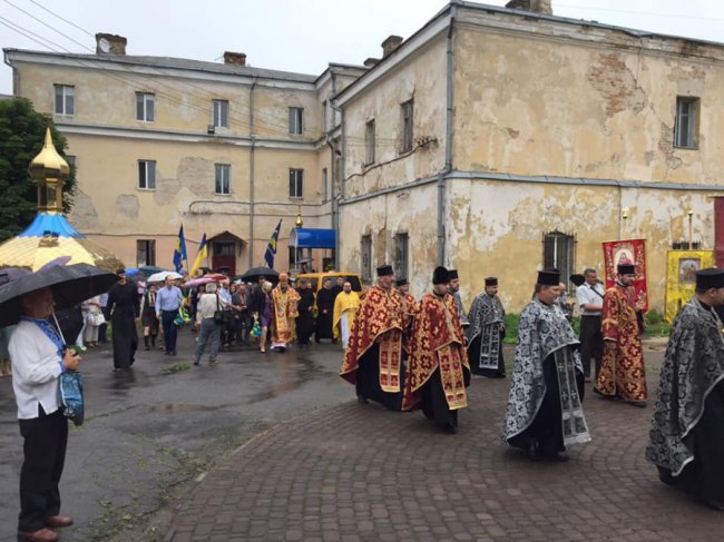 У Луцьку вшанували розстріляних в'язнів тюрми. ФОТО