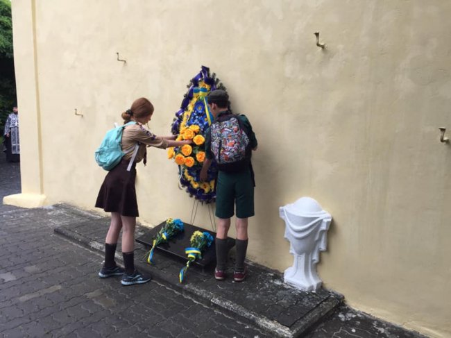 У Луцьку вшанували розстріляних в'язнів тюрми. ФОТО