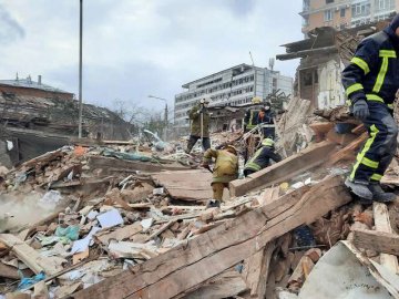Вночі Росія обстріляла Харків, а з Маріуполя не випускають цивільних