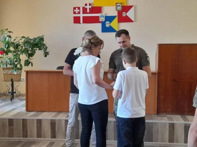 Нагороди загиблого та зниклого безвісти воїнів з Волині отримали їхні родичі. ФОТО