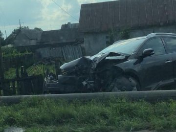 У Луцьку іномарка на швидкості влетіла у стовп. ФОТО