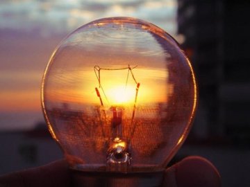 На деяких вулицях у Луцьку раптово зникло світло