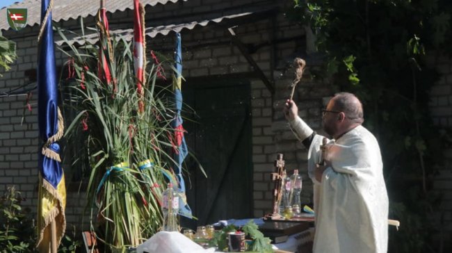 Воїни волинської бригади відзначили на фронті свято Трійці. ФОТО