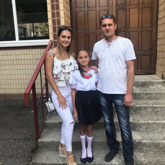 Дарина з татом і сестрою
