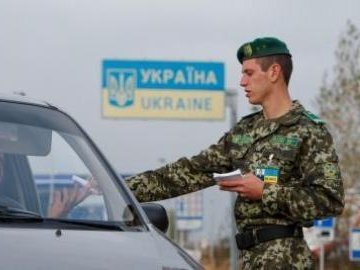 На кордоні з Білоруссю вилучили авто з фальшивими документами