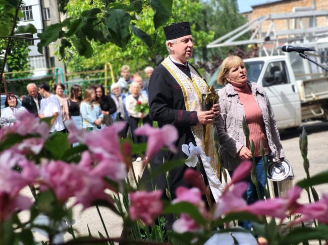 Загинув, захищаючи сусідів від грабіжників: на Волині встановили пам'ятну дошку офіцеру