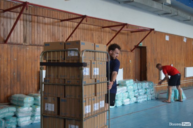 Вартість – понад 120 тисяч євро: до Луцька прибув вантаж з медикаментами для 31 лікарні України