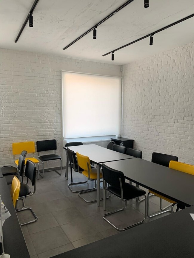 Луцькі студенти «намалювали» портрет керівника «Інвестора»*