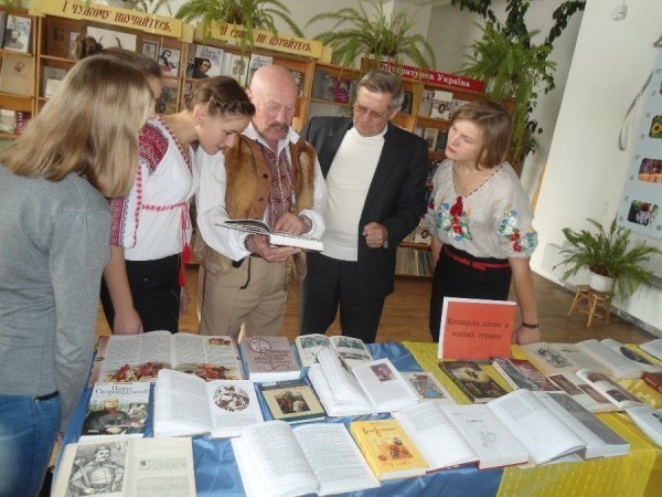 У бібліотеці Луцька розповідали про козаків