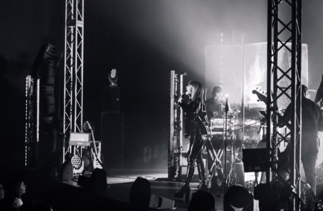 У луцькому «Промені» відгримів концерт гурту «The Hardkiss». ФОТО