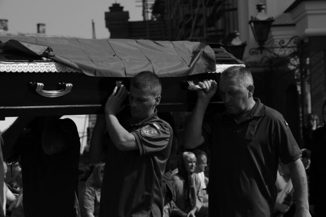 У Луцьку попрощалися із Героєм Валентином Потапчуком. ФОТО