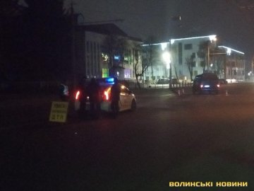 У Луцьку на переході бус збив дівчину