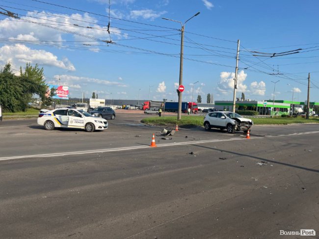 На виїзді з Луцька – аварія з потерпілими 