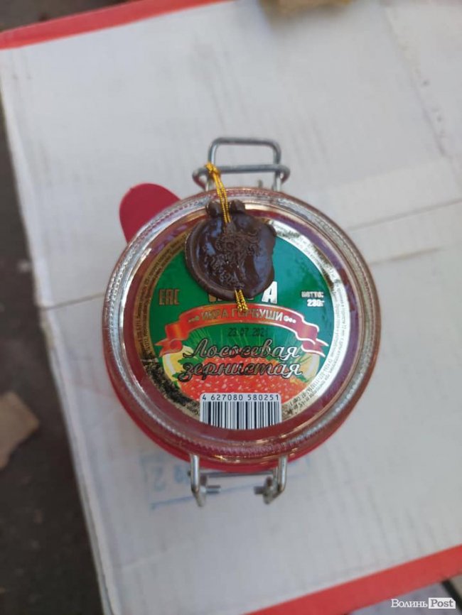 Росіянка намагалась перевезти через волинську митницю ікру на майже 100 тисяч гривень. ФОТО