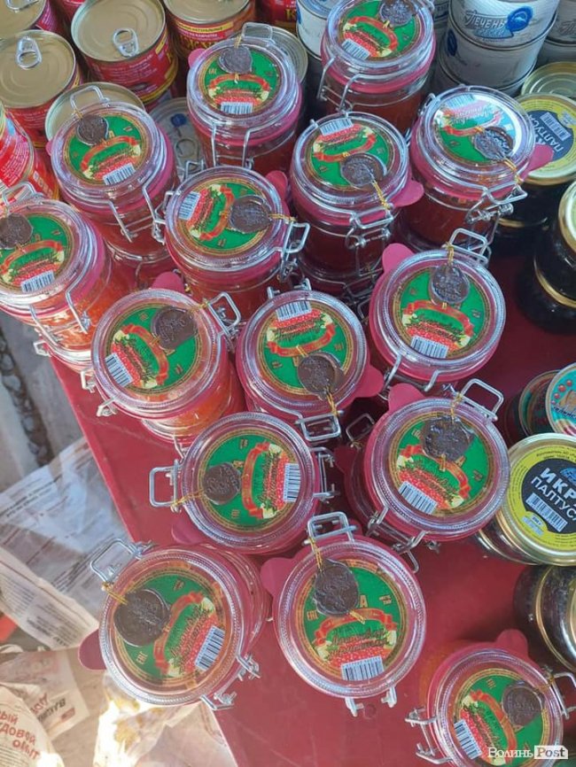 Росіянка намагалась перевезти через волинську митницю ікру на майже 100 тисяч гривень. ФОТО