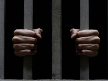 Волинянин, який пограбував пенсіонерку посеред вулиці, відсидить у в'язниці понад 4 роки