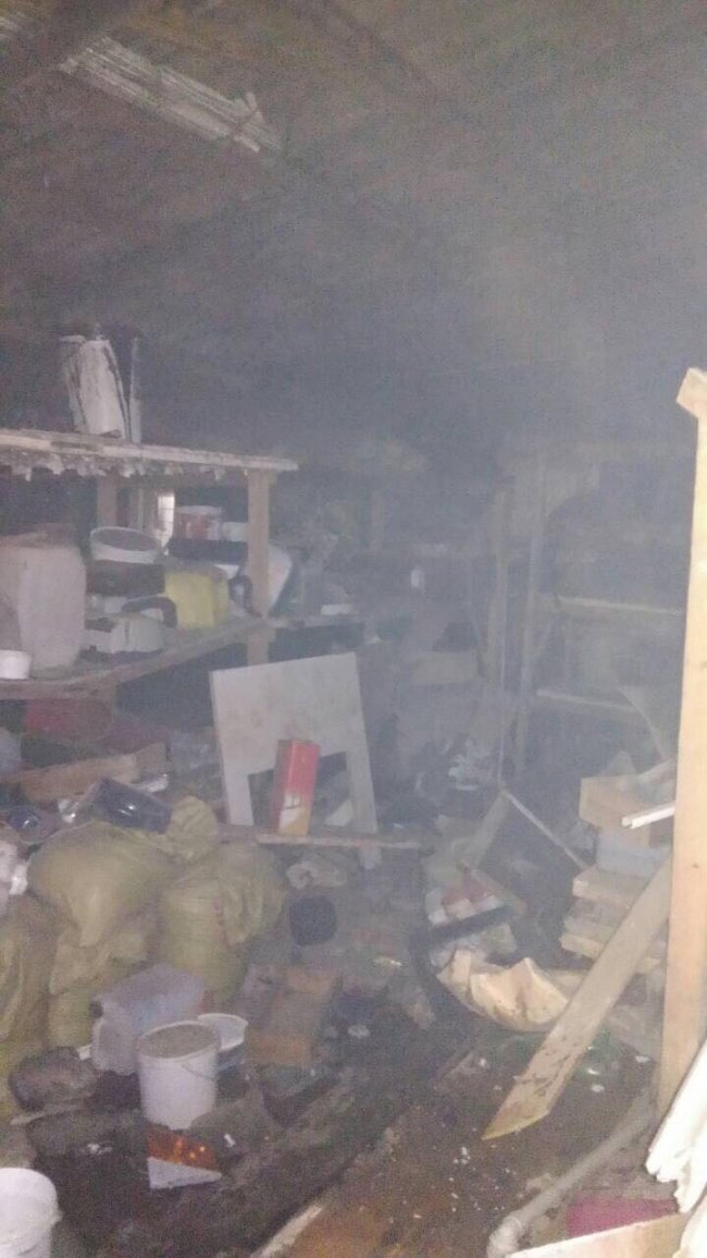 У Луцьку через дитячі ігри ледь не згорів склад. ФОТО