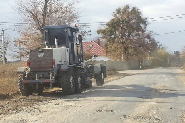 У селі біля Луцька почали ремонт дороги за півтора мільйона. ФОТО