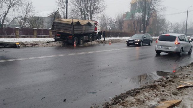 У Луцьку в аварію потрапили дві вантажівки