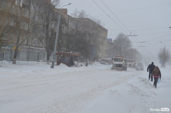 Снігові «страждання» пасажирів Луцька. ФОТО