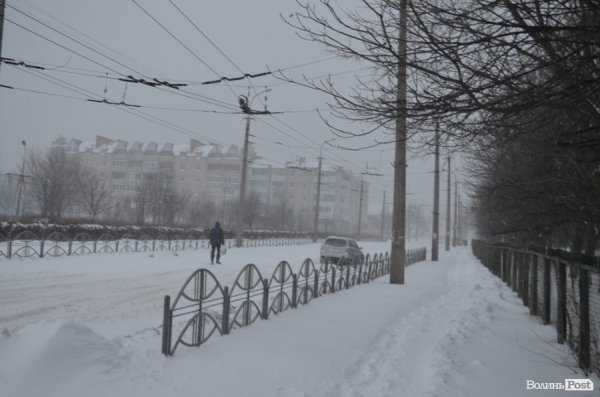 Снігові «страждання» пасажирів Луцька. ФОТО