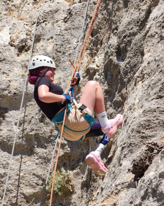 18-річна українка пішла на війну доброволицею і втратила ногу