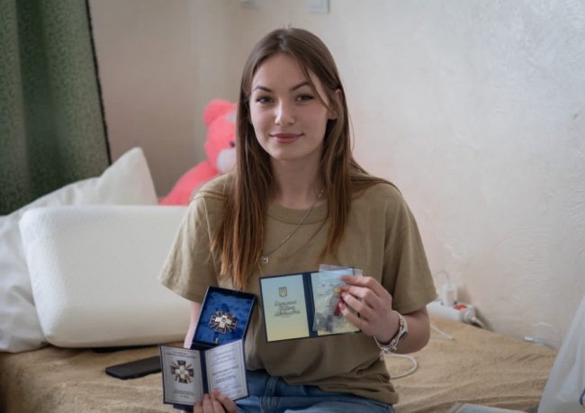 18-річна українка пішла на війну доброволицею і втратила ногу