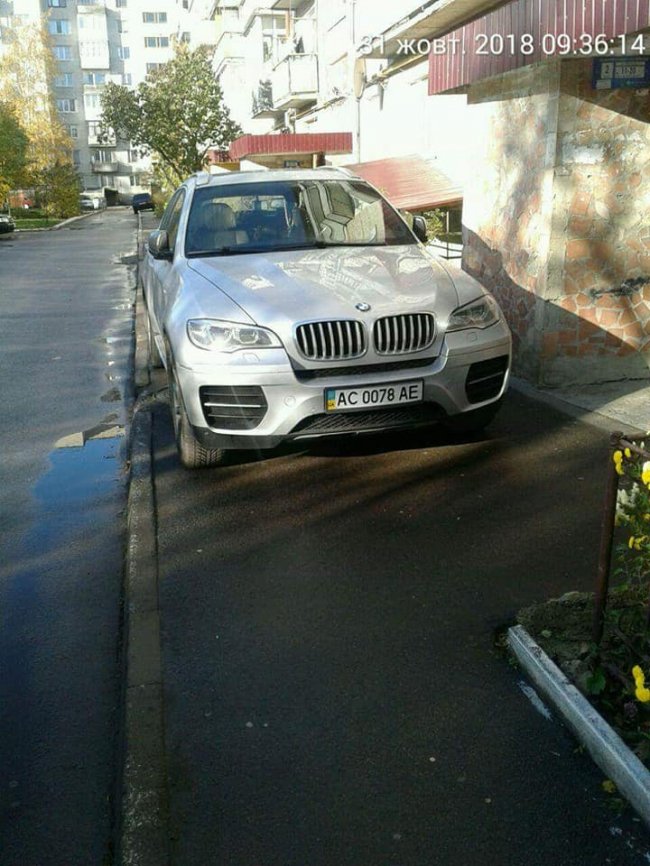 У Луцьку муніципали покарали «майстрів паркування». ФОТО