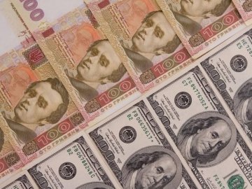 НБУ: гривня зміцнюється, бо українці здають долари