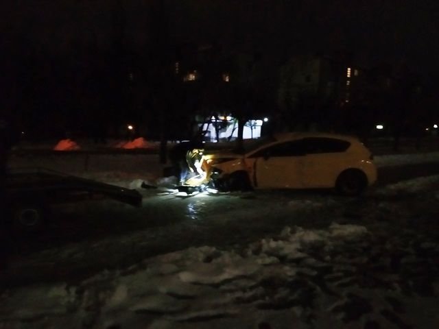 Збив знак та перевернувся: на Донеччині нетверезий водій тікав від поліцейських. ФОТО