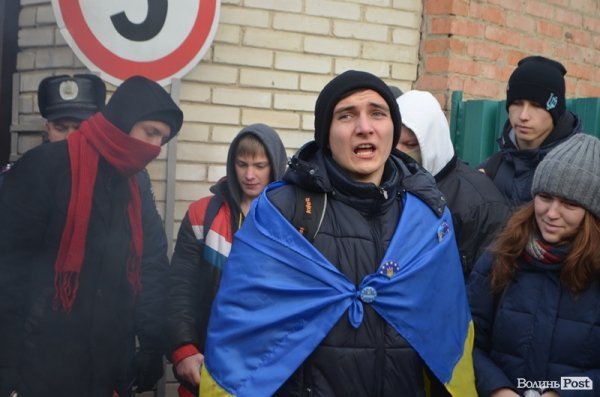 У Луцьку спалили «труну Партії регіонів». ФОТО. ВІДЕО