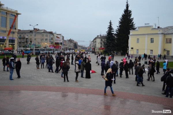 У центрі Луцька люди падали з ніг «від голоду». ФОТО 