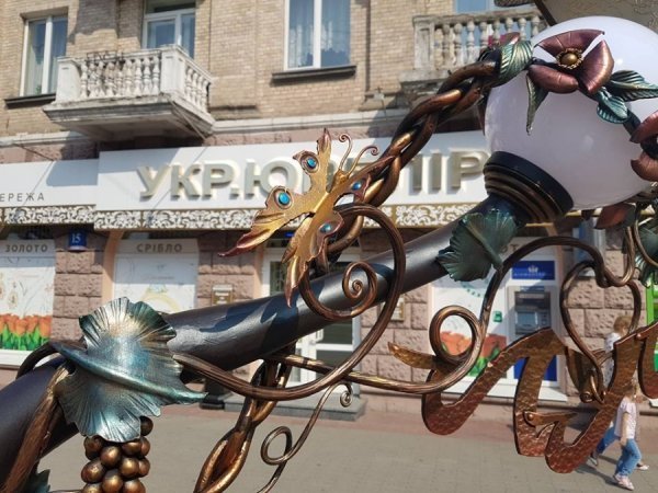 Лавку «Закоханих ліхтарів»  у Луцьку реконструювали. ФОТО