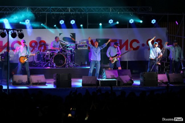 Як це було: фото грандіозного концерту «Ляпис 98» у «ПортCity»