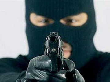 На Волині озброєний злодій-невдаха хотів обікрасти магазин
