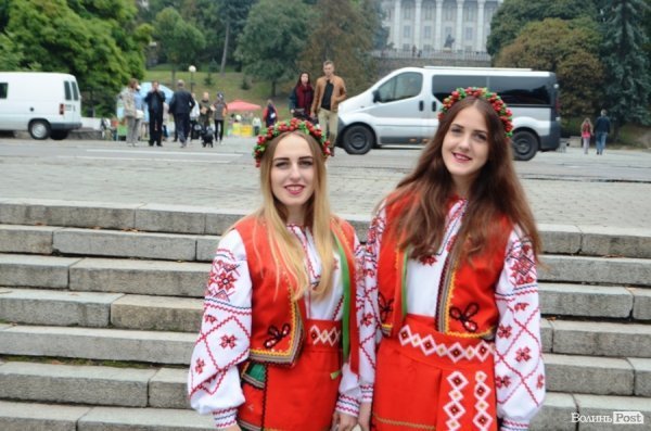 На луцькому «Фестивалі національної кухні» свиню почали пекти ще уночі. ФОТО