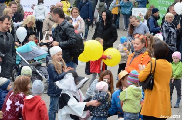 На луцькому «Фестивалі національної кухні» свиню почали пекти ще уночі. ФОТО