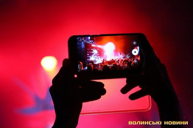 Гурт «KAZKA» у Луцьку підірвав публіку. ФОТО