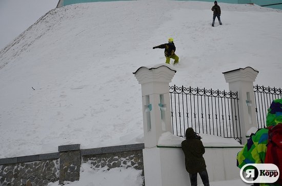Як сноубордисти каталися по Києву. ФОТО. ВІДЕО